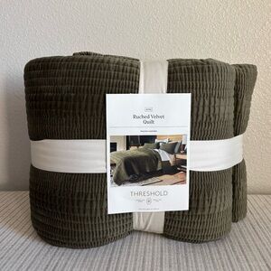 NWT King Ruched Velvet Quilt Green - Threshold